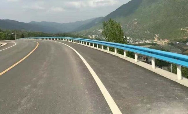 波形（xíng）护栏